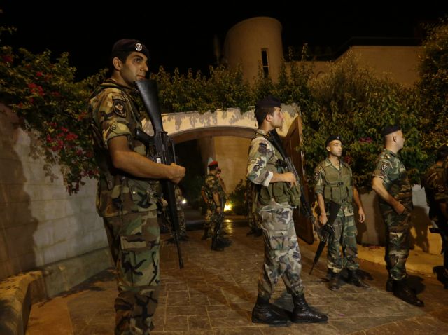 Οβίδες με άρωμα Χεζμπολάχ «ακουμπούν» το προεδρικό μέγαρο του Λιβάνου
